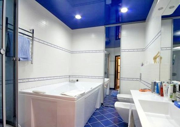потолок в ванной